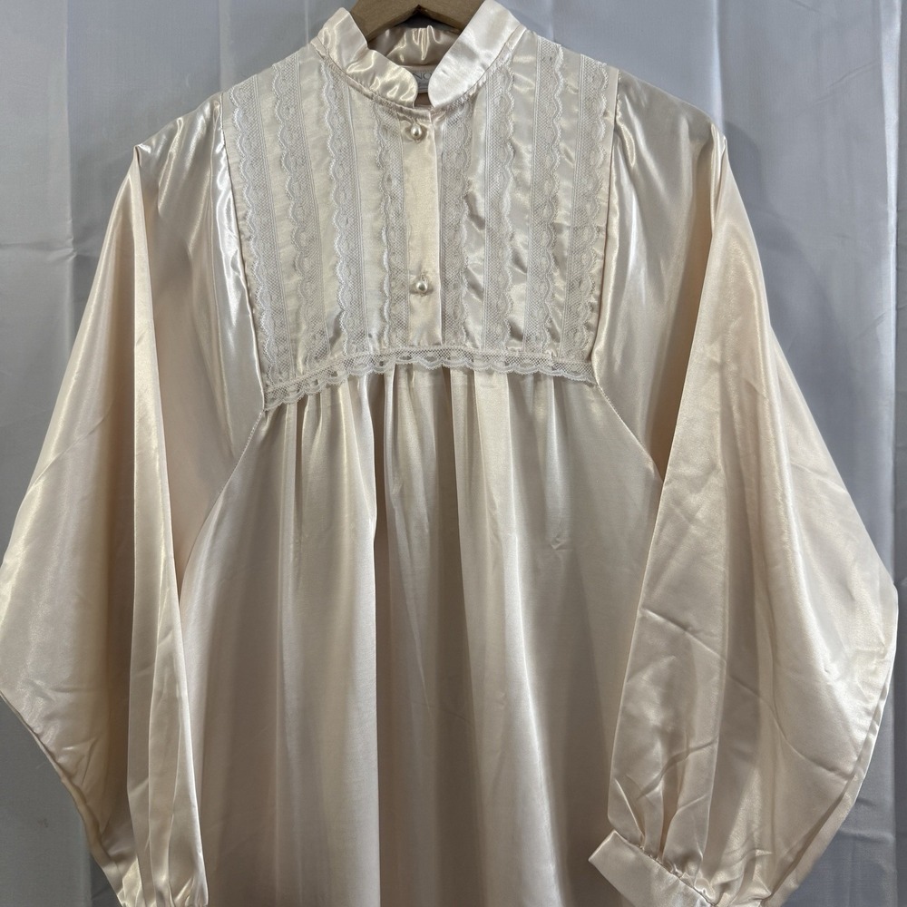 Vintage Womens M Ivory Satin Nightgown Long Modest Cottagecore Grannycore Robe‎